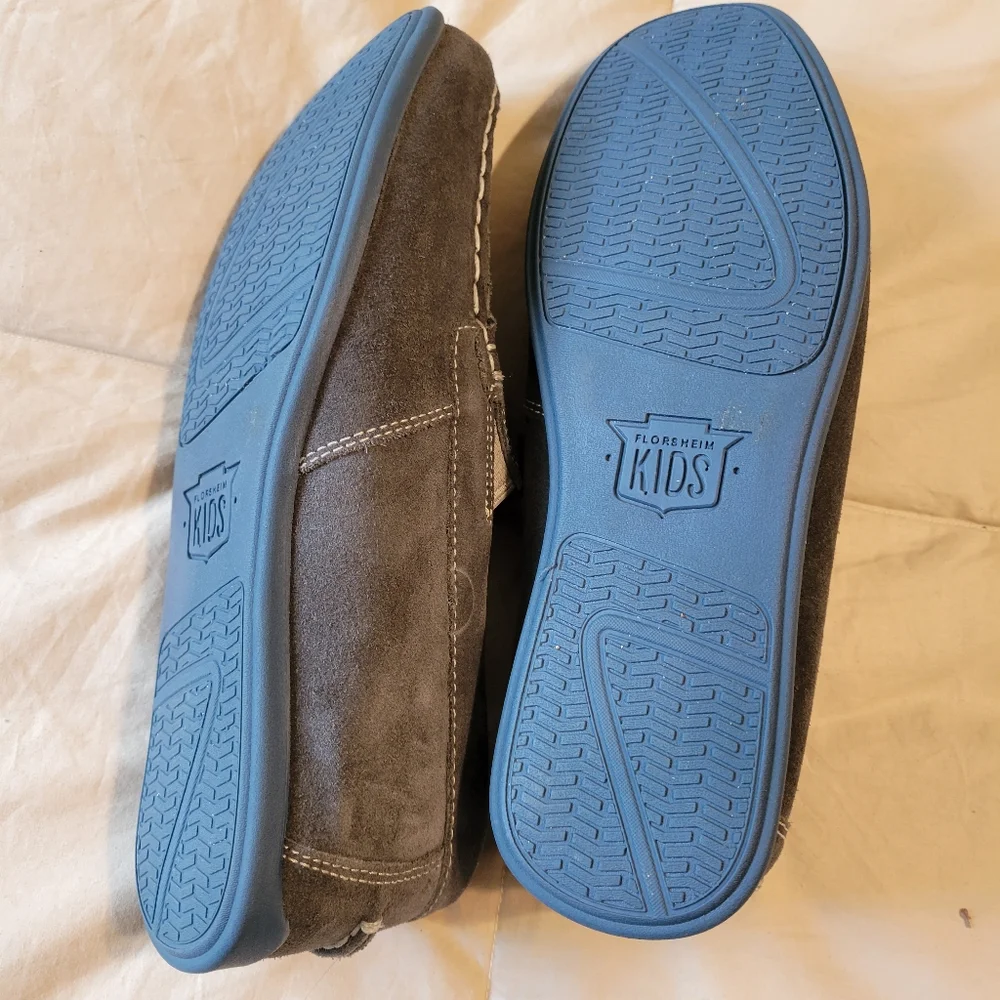 Florsheim kids grey loafers with large stitching